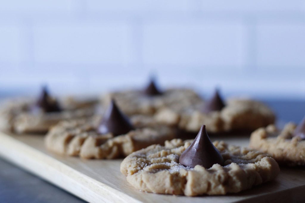 Buttery cookies topped with melted chocolate chips, freshly baked and perfect for dessert or snack time. deliciously soft and sweet, ideal for homemade treats and cookie lovers.