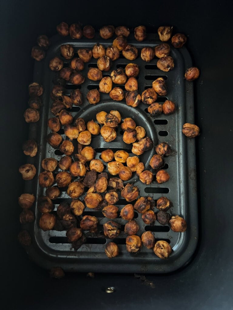Chickpeas roasted in the pan of the air fryer