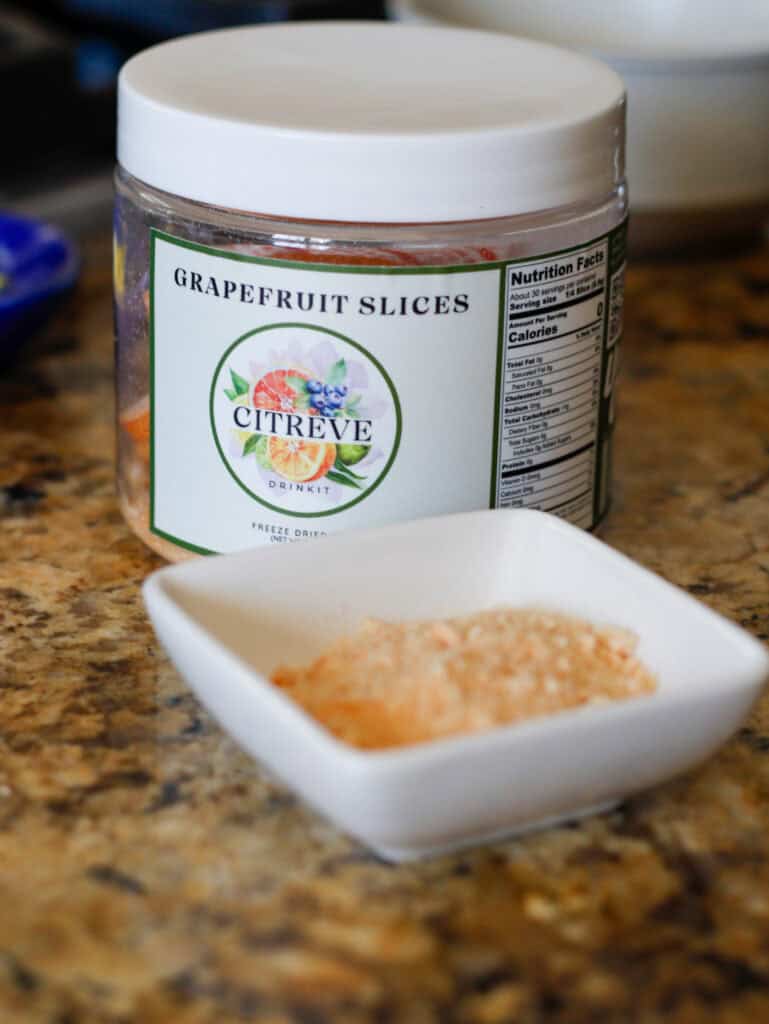 Vegan powdered drink mix with dehydrated grapefruit slices, blueberries, and citrus, used to prepare flavorful and nutritious beverages. Perfect for fresh fruit-flavored drinks and healthy hydration.